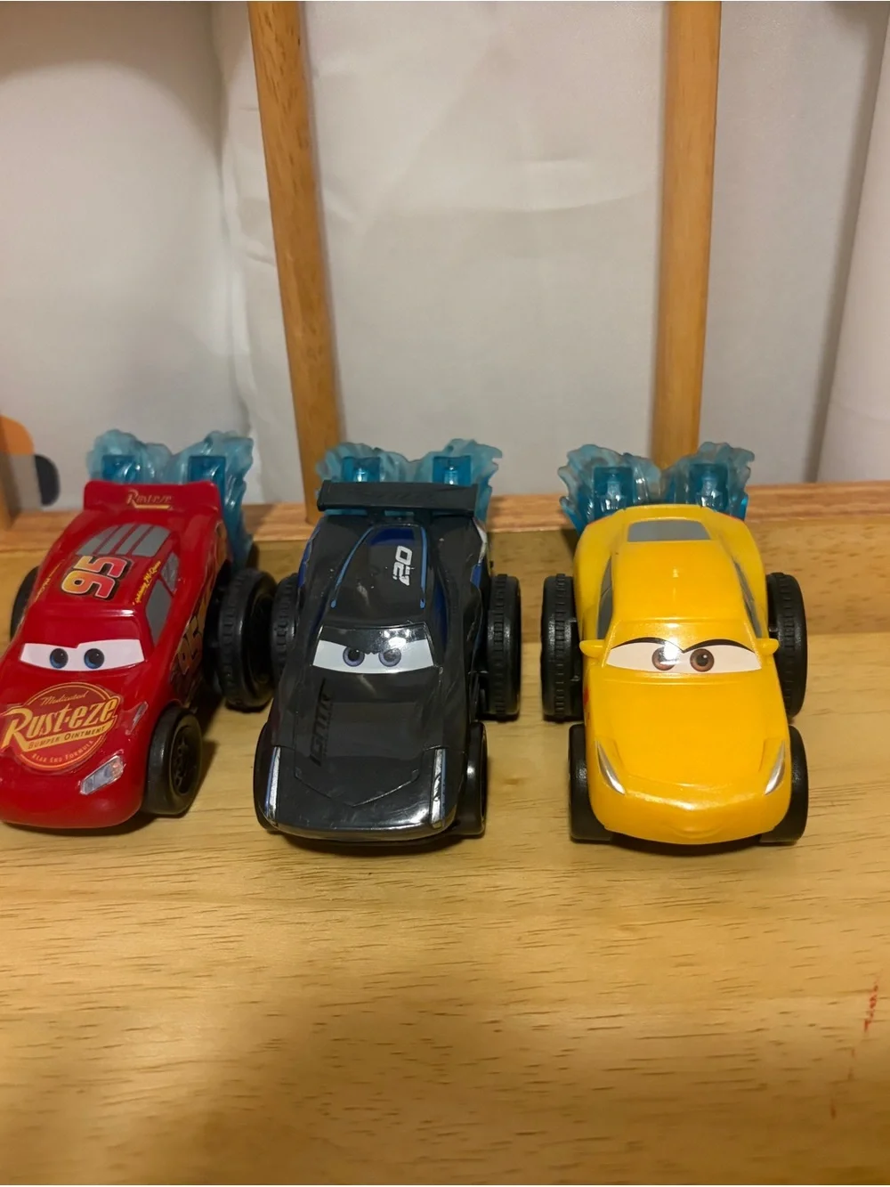 DISNEY PIXAR CARS - Splash Racers - LIGHTNING MCQUEEN, JACKSON STORM, CRUZ